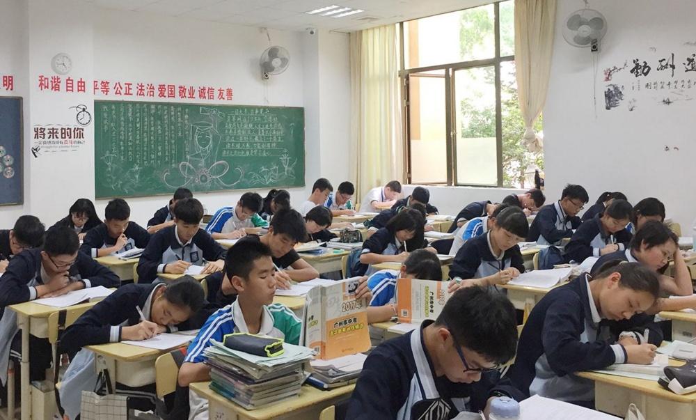 上了初二才懂：中考70%在八年级！做到这几点才不会掉队中考成绩看初二，跟得上