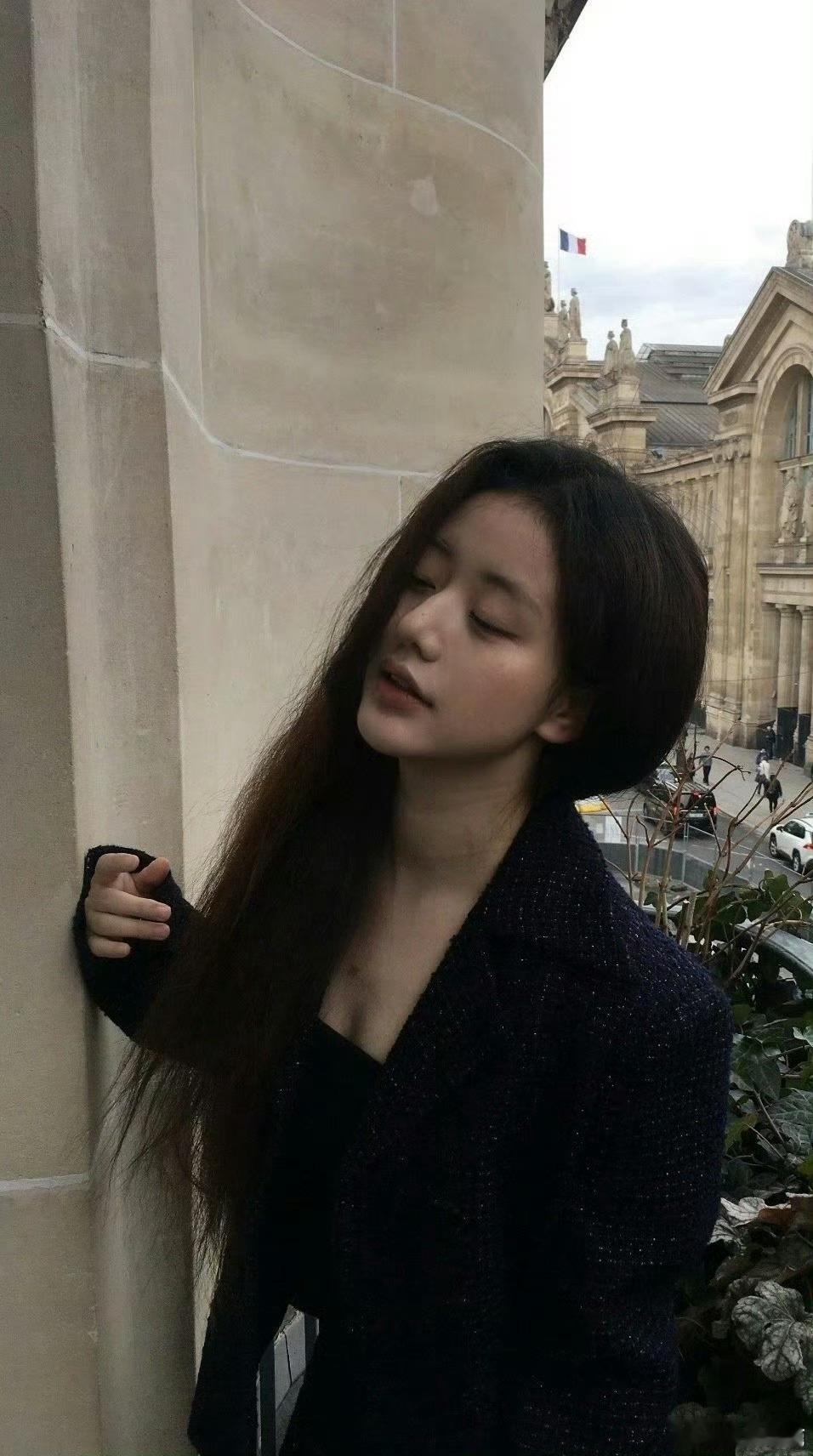 看到了吧，头发不顺其实根本不影响美女是美女……[哭哭]​​​