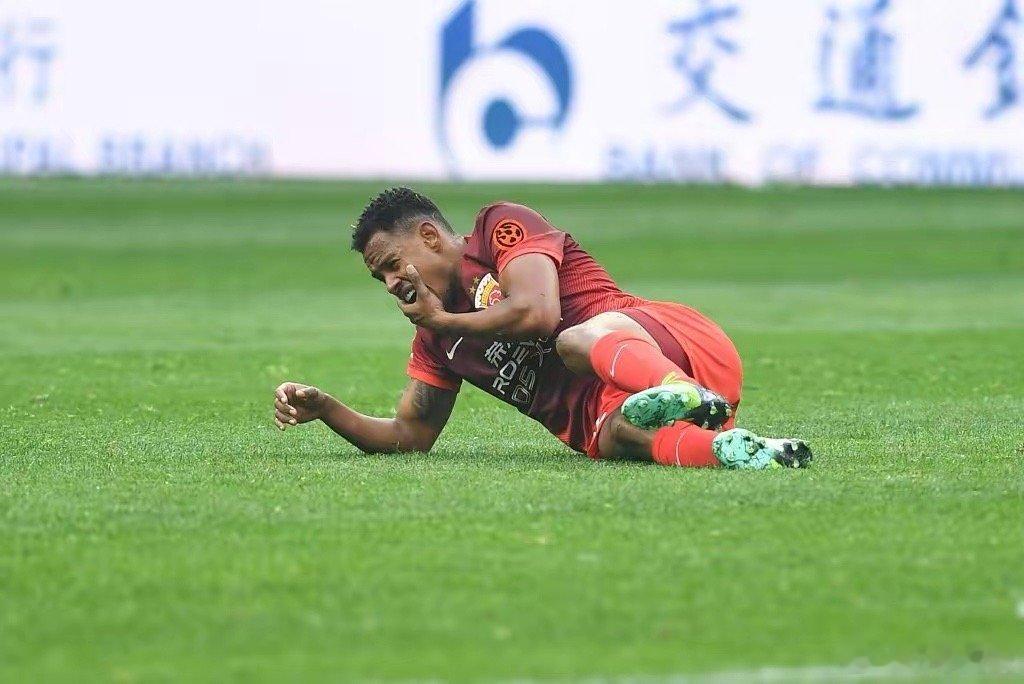 周定洋还是离开了！怪不得成都蓉城会签茹萨！对于蓉城来说，周队的离开无疑是巨大损失