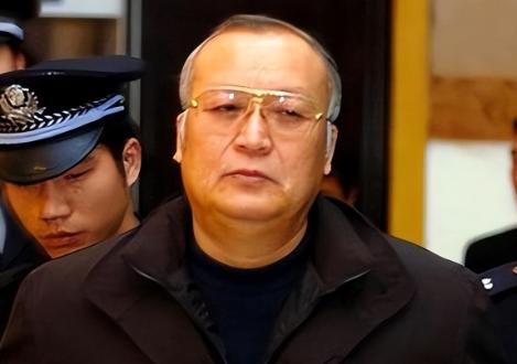 美国吸干了中国外逃贪官身上的油水，将具具干尸甩还中国，绝无可能。倘若美国执意要把