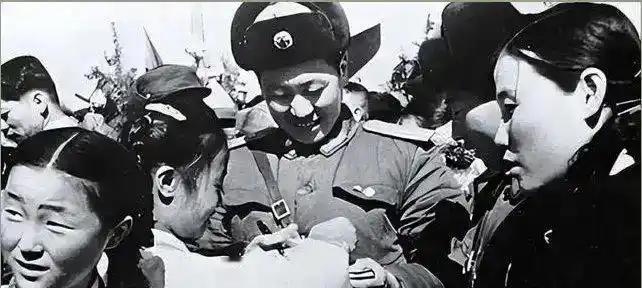 1953年，志愿军38军营长袁光亮触犯军纪被判死刑，朝鲜姑娘扑向枪口，彭德怀特事