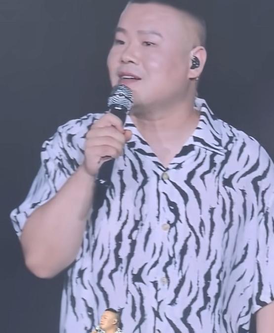 岳云鹏两场演唱会结束以后，举办了小型庆功宴，不仅开了香槟塔，还摆放了好几桌宴席