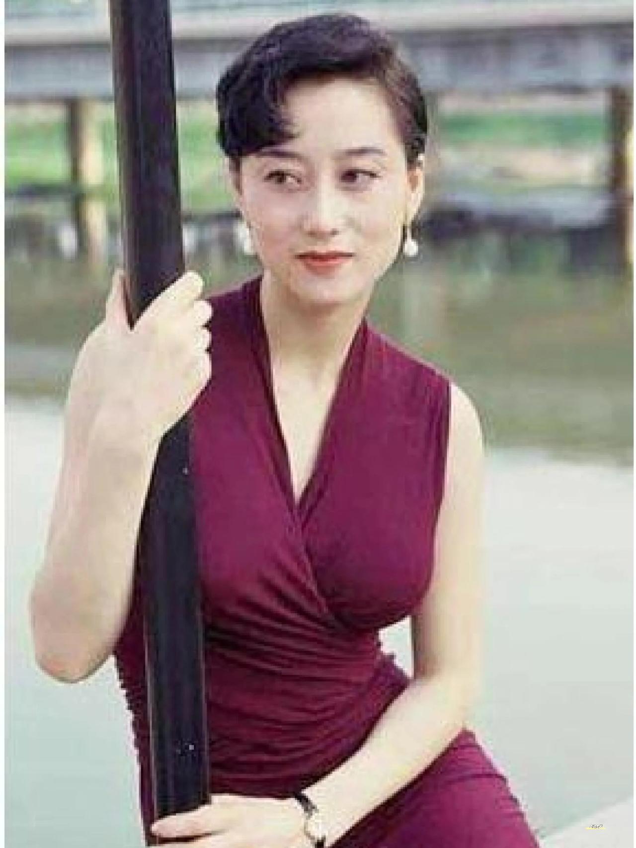 利智这“狠招”该夸还是该骂都说利智是“狠人”细扒下来这“狠”里的门道可真值得