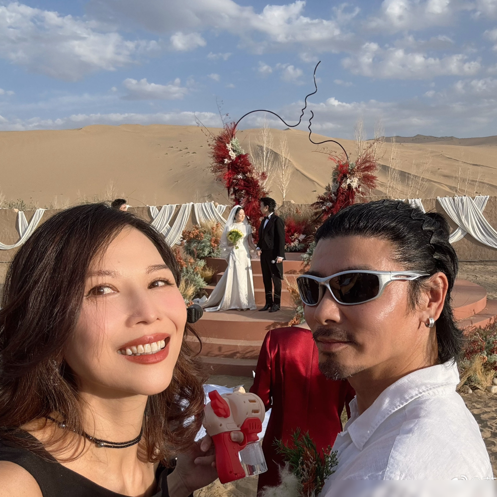 蔡少芬把别人婚礼当自己主场了，又哭又笑还疯狂摆造型拍照。网友刚想嘲，一看新郎官喊她芬妈，直接闭嘴。白