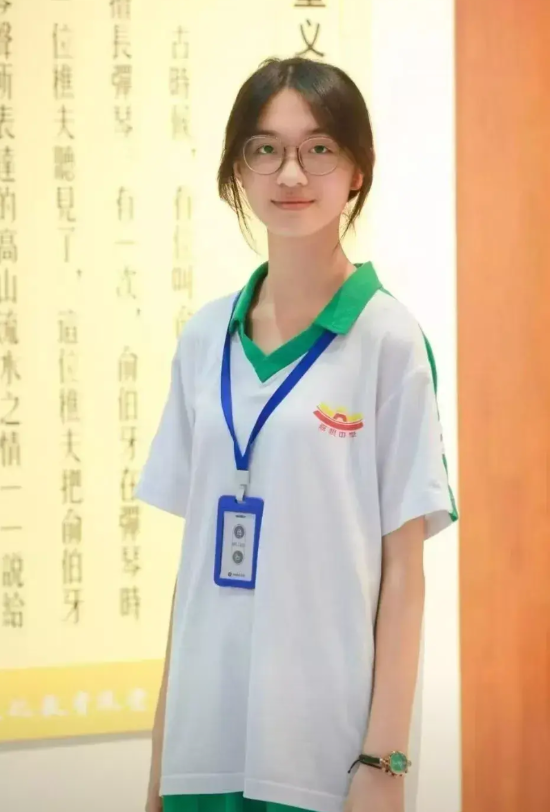 这一看就是乖乖女啊，怎么也会失联？她叫李东栏，琼海17岁的中学生，1米65的身高