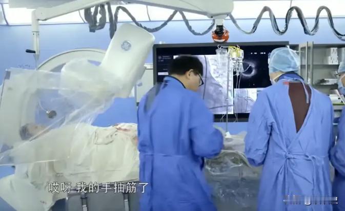 2016年，19岁女孩心脏手术做到一半，主刀医生却突然手抖着跑下手术台，手术室瞬