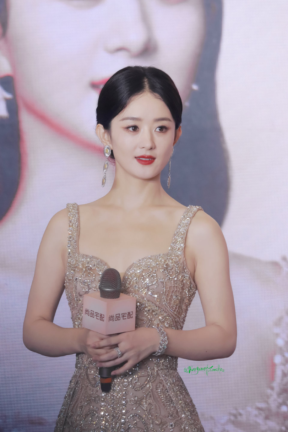 赵丽颖电影澎湖海战zly赵丽颖黄和娘“星火点缀人间，枯叶在秋风中结束光从希望