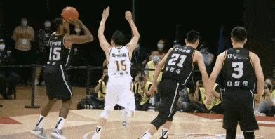 徐杰被邬挺嘉弄伤这动作引发热议，盘点一下CBA联赛里爱投篮劈叉的球员：1、弗格