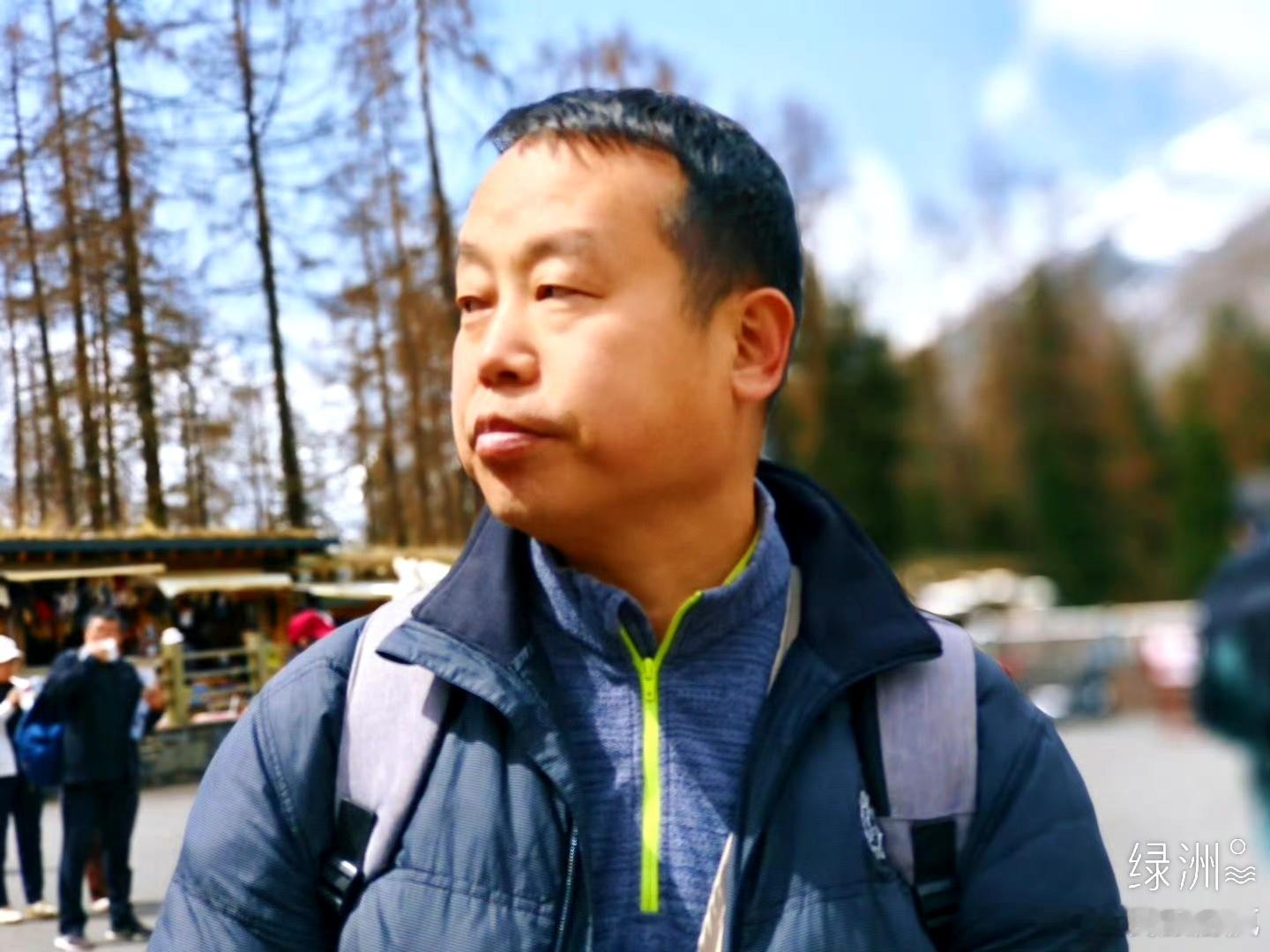 四姑娘山的秋天，是徒步者梦中的画卷当秋风吹过横断山脉东缘，四姑娘山便悄然换上了