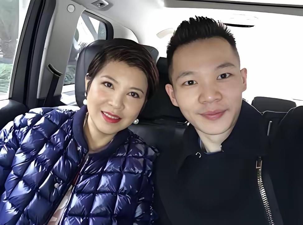 杭天琪的人生轨迹巅峰起步：22岁（1988年），青歌赛凭《黄土高坡》爆红，获