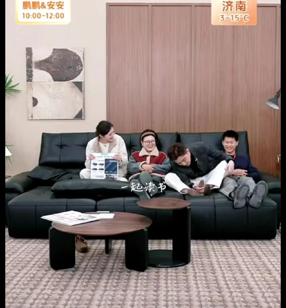 真的不愧是兄弟，董宇辉和董董都是不拘小节的人。你以为董董在找啥呢？你怎么也想不到