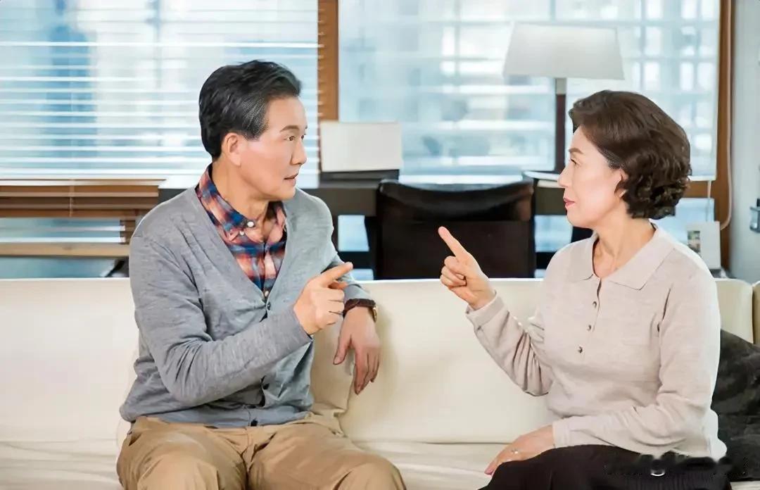 有多少中年夫妻过着如此的生活:第一，很少出门约会。年轻时，不管是52