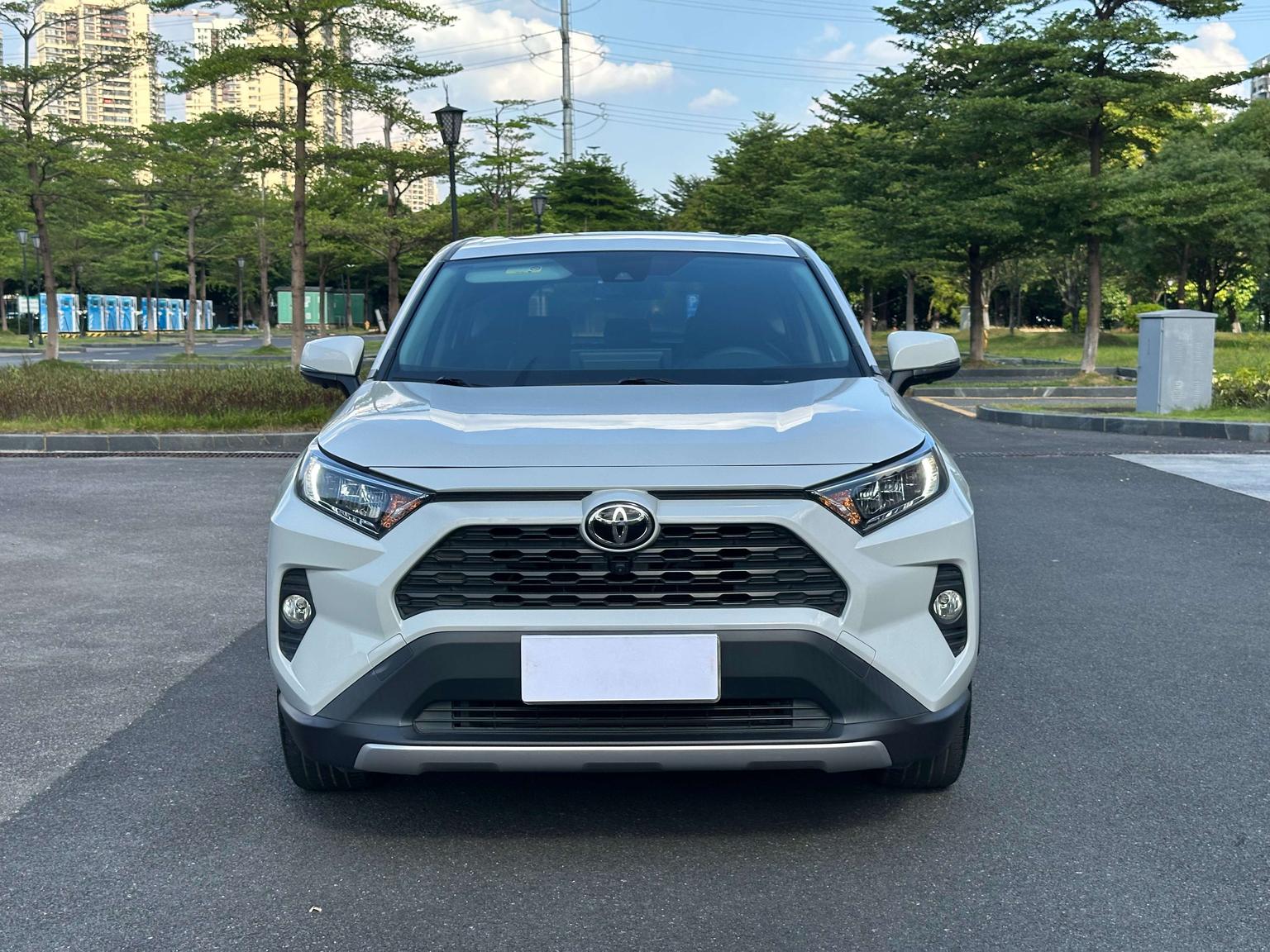 10万买二手RAV4荣放？先看完这三台再掏钱，别当大冤种！兄弟们，以前二手RAV4荣放是“闭眼入”的