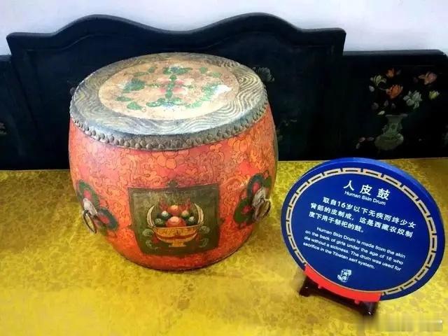 南京一个私人博物馆里，有一件见之生畏的藏品：人皮鼓。其鼓上的皮，取自16岁以下无