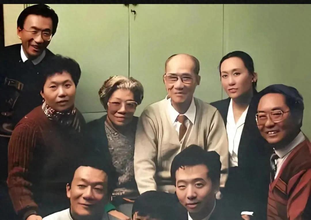 1992年，侯宝林最后一张全家福，难得相聚，三段婚姻留下七个子女“爷爷，您说咱