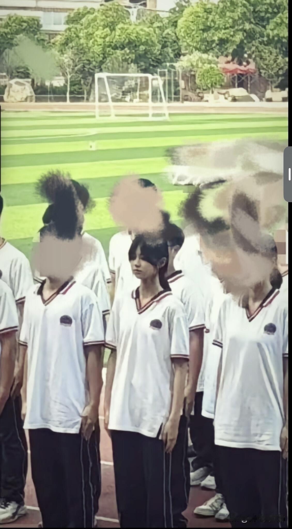 去了酒吧之后好像一点一点烂掉了…第一次听说KISS酒吧，是在宿舍的卧谈会里。室