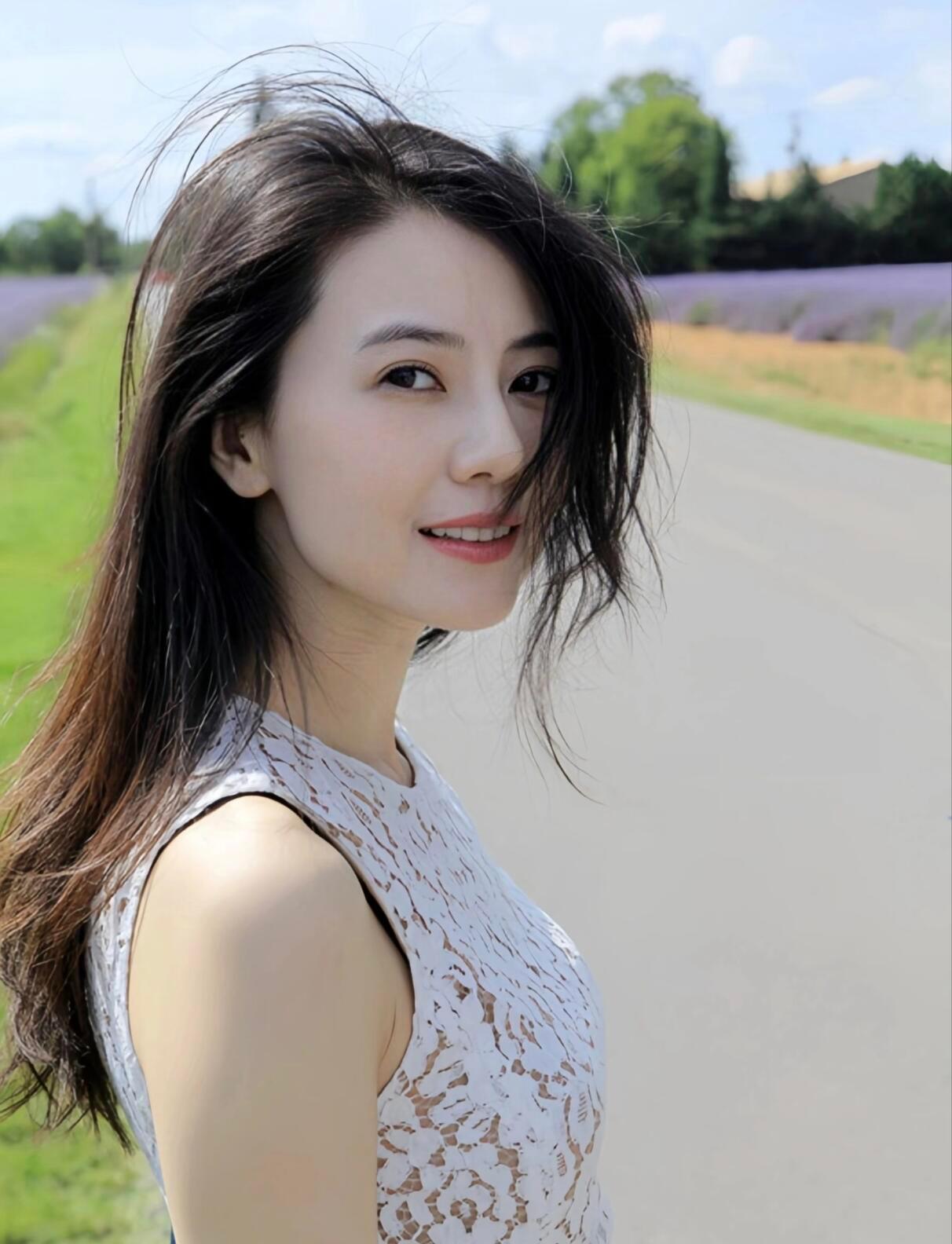 谁曾想这组已经是10年前35岁的高圆圆了🪻​​​