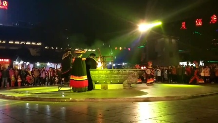 点击图片查看详情 楚雄有多少人口_楚雄彝人古镇 口弦演奏(3)