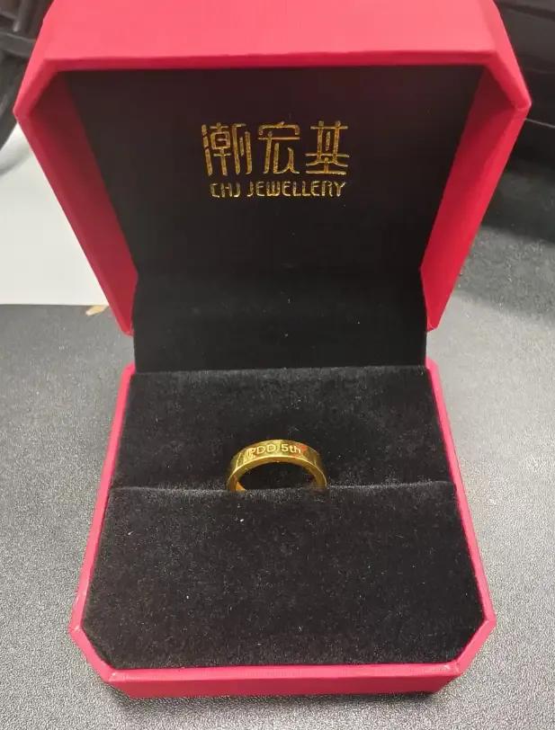 万万没想到在金价如此飞涨的今天拼多多相对于客户的“小气”,对员工终于大方了一