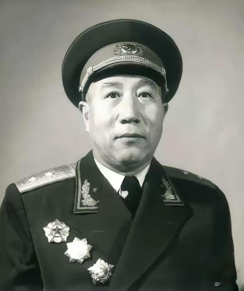 1945年粟裕陷入死局，强行留下过路名将破敌，大胜后对方悄然消失，12年后真相催