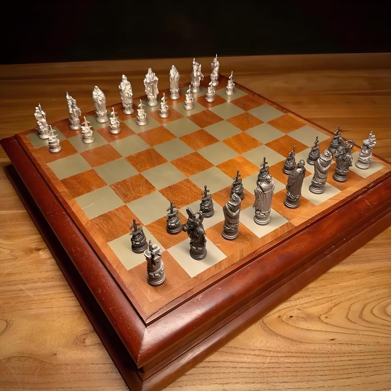 国际象棋推荐理由：国际象棋不仅是棋类游戏，更是一座训练系统性思维和战略规划的