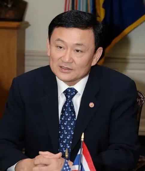 前首相他信跑路离开泰国 9月4号星期四晚上，泰国前首相他信——就是那位在当地