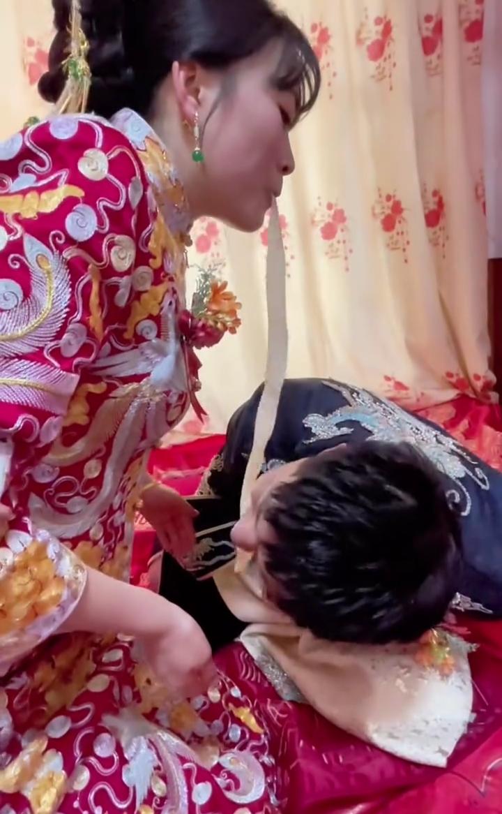 哎呦我的妈，哈哈。