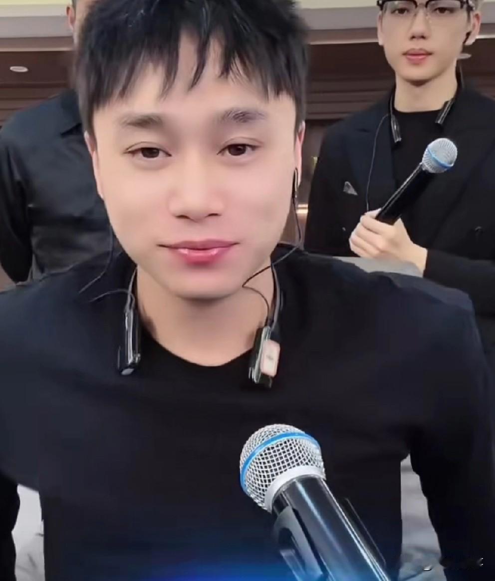 T佑佩服刘二狗魄力过人，自行一派有专属体系！深夜天佑、