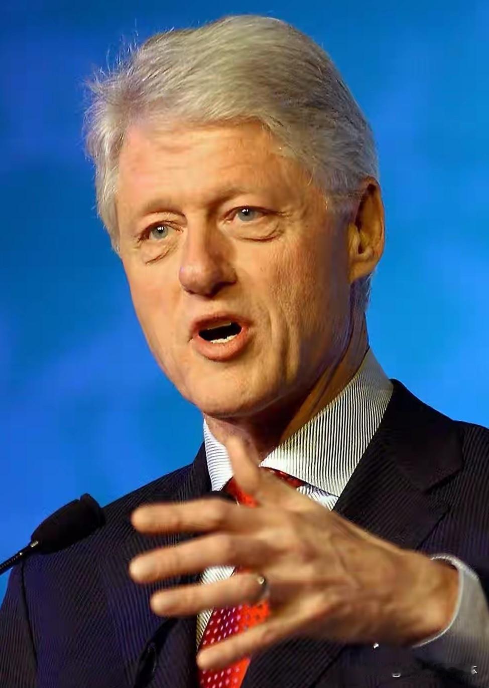 这下可把克林顿惹恼了，直接喊话要求司法部公开所有文件！12月22日，美国前总