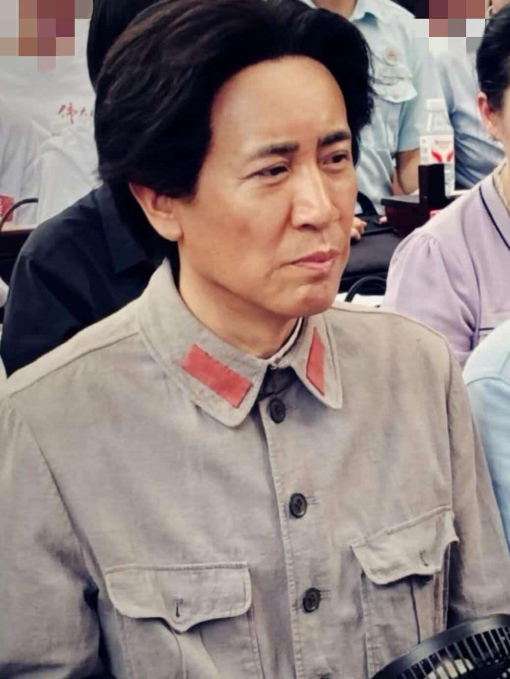 我问我老公于和伟演的伟人也不是特别差，为什么吐槽声一片？老公叹了口气说，次次