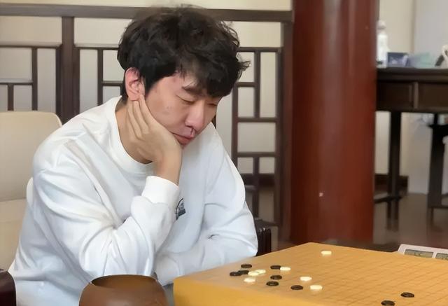 中国围棋等级分: 党毅飞首次登顶“创纪录”, 柯洁第二&丁浩第四