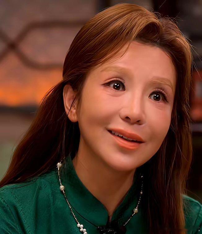 朱迅最近一次采访的妆容，真是让我这位老网民都感觉到了时代的参差和审美的断层眉毛淡