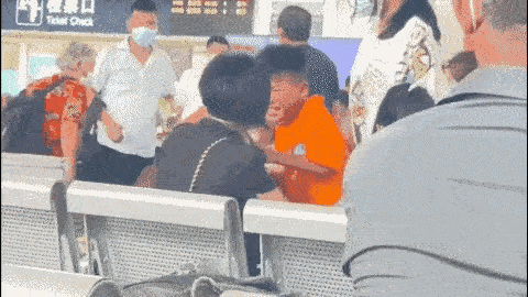 二胎男孩溺爱到这种程度，娇惯纵容到这种程度，现在再想教育，都已经很晚了，老话所说