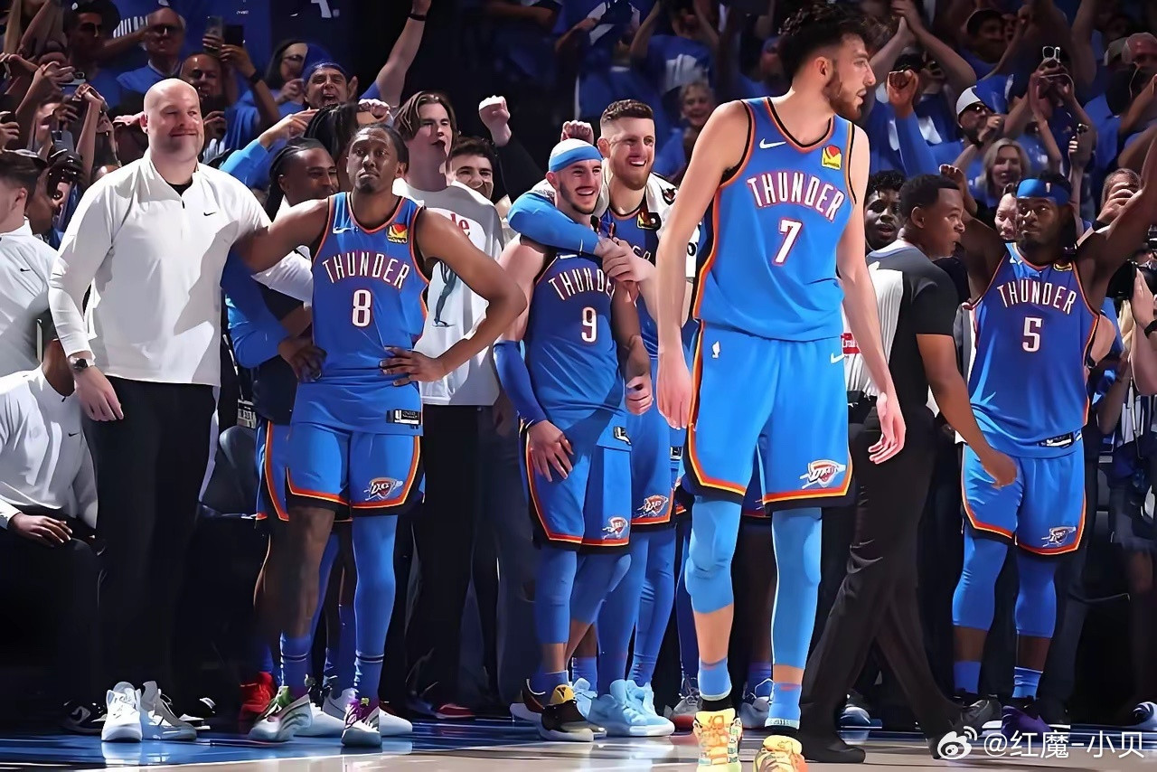 雷霆面临拆队危机，今夏该如何抉择？核心球员（顶薪/大合同）情况：亚历山大：4年2