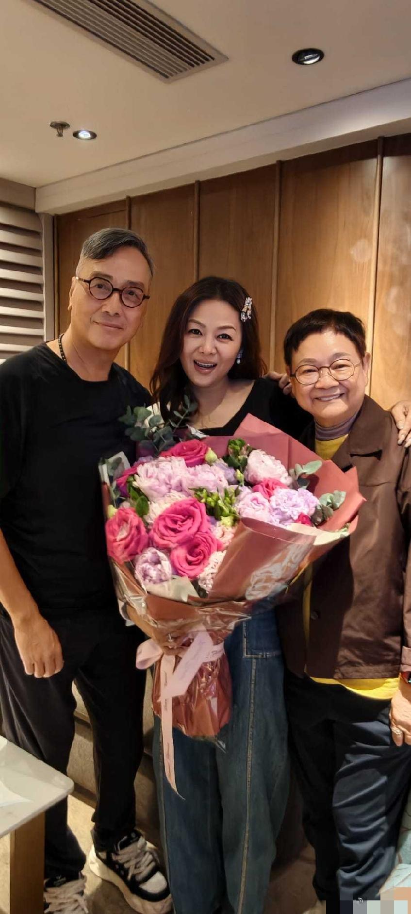 既见君子，云胡不喜？演过《再向虎山行》容宽的香港演员伍卫国，已经多年没有消息了