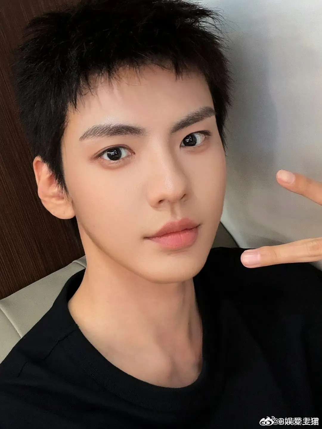 毕雯珺新微博，怎么感觉像假人呢