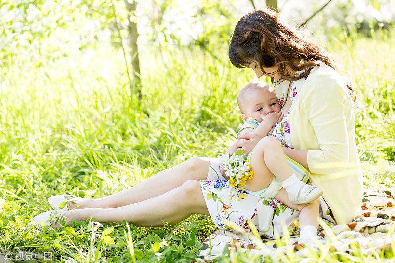 母乳喂养的正确姿势——抱喂篇