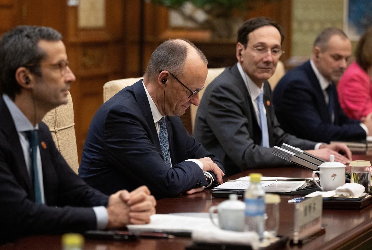 2月26日，随着默茨访华，德国的养殖户们激动坏了，因为默茨与中国签署了一项协议，