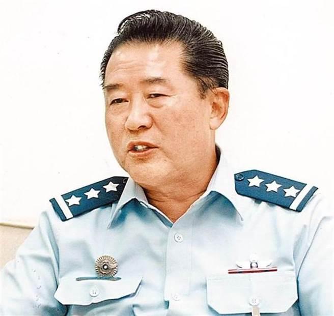 台军前空军二级上将、台国防大学首任校长表示：解放军战机完全有权巡逻台岛，因为是在