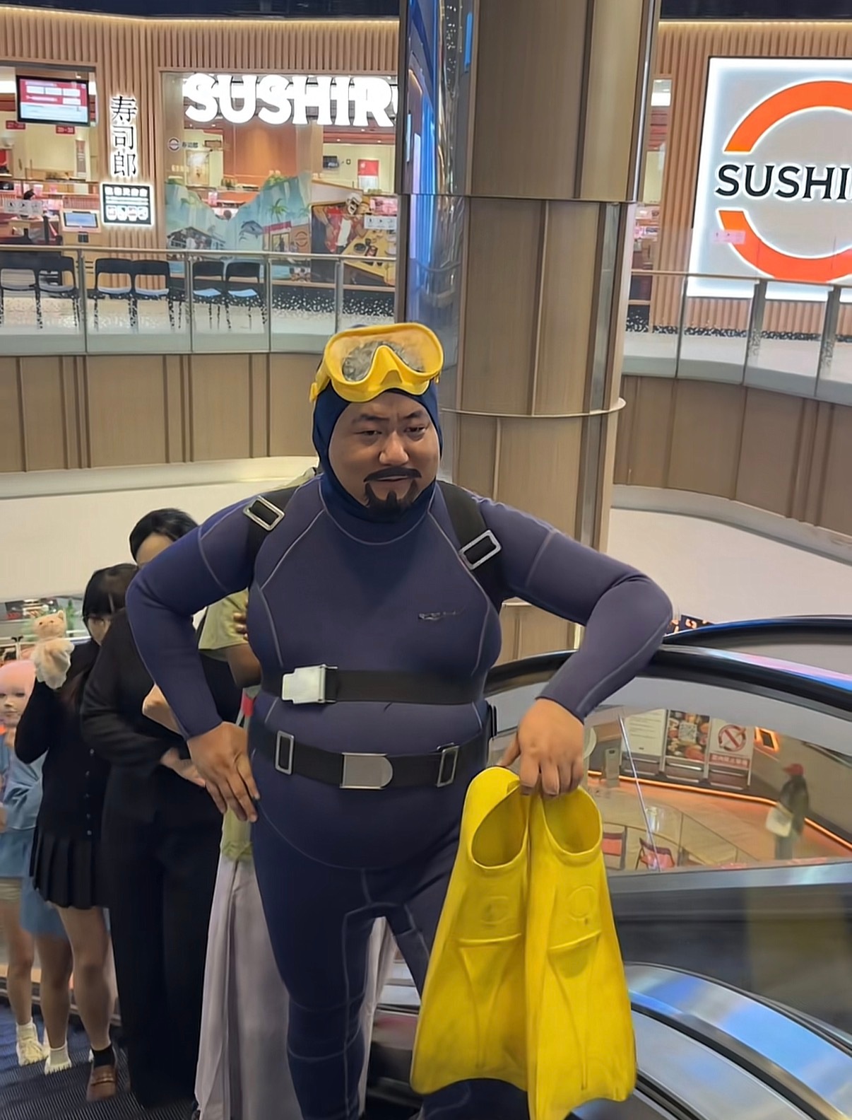 这老哥现在是戴夫专职coser啊
