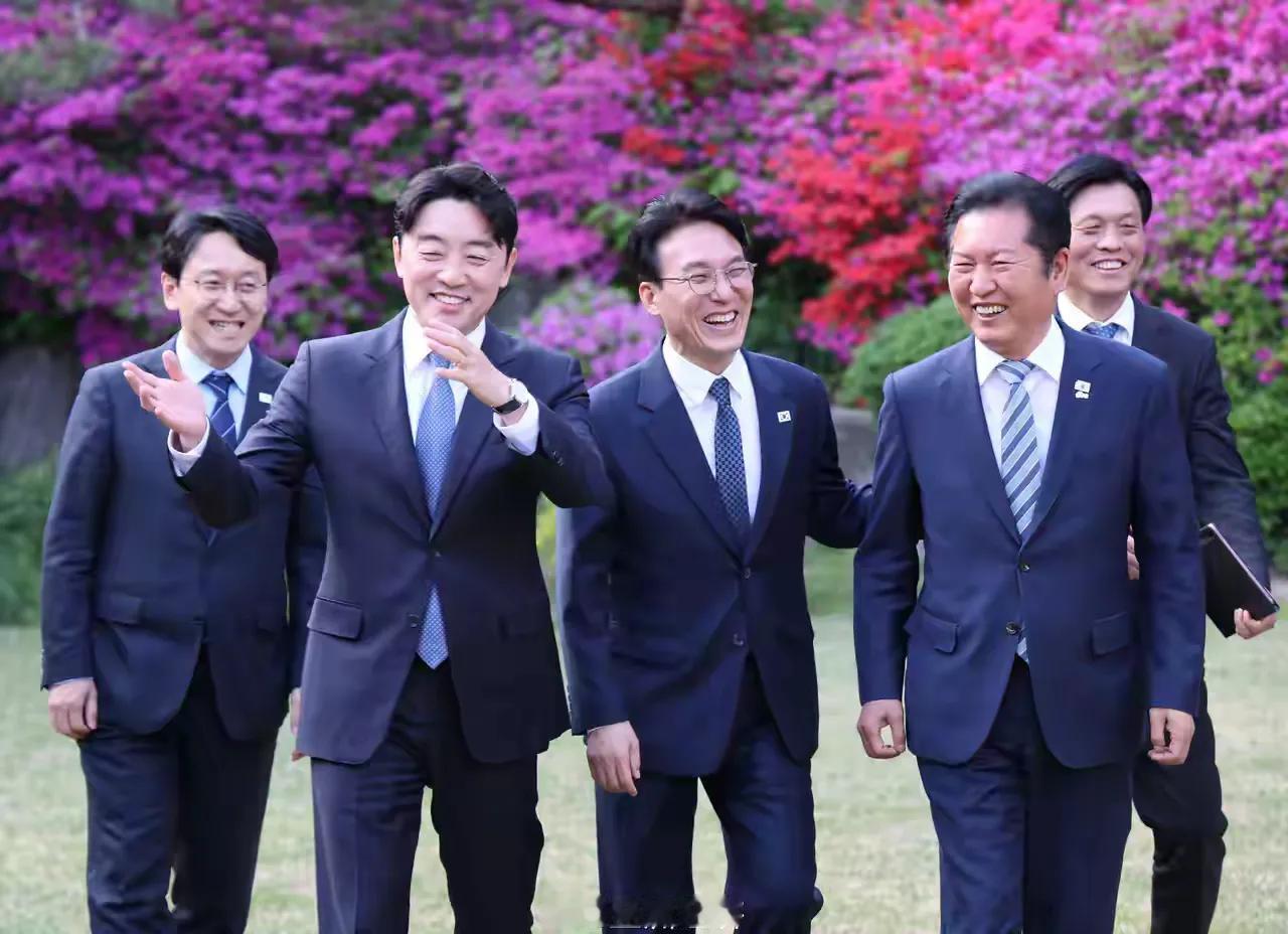 李在明访问印度，越南期间。国务总理金珉锡召集共同民主党党首郑清来，秘书室长姜勋植