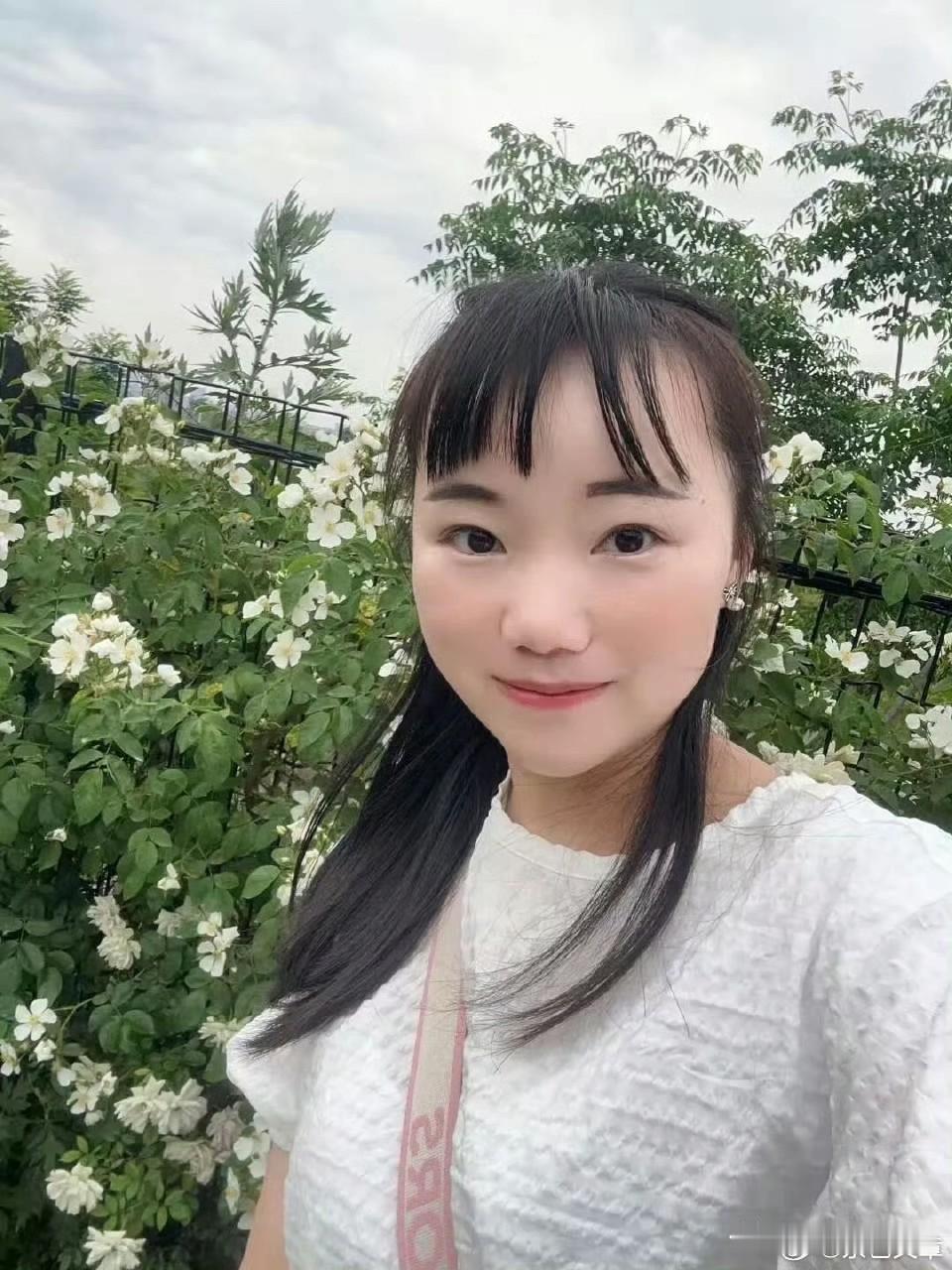 李田田曾经是教师，移居日本后在医学博士老公的劝说下拍片了。她认为拍片在日本不