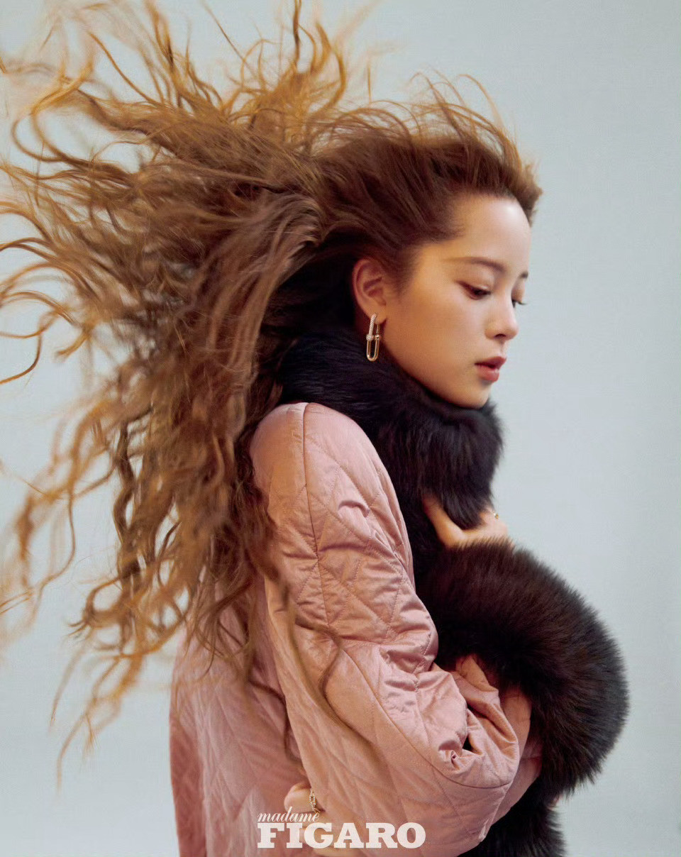 欧阳娜娜费加罗闭年刊封面欧阳娜娜费加罗十二月刊封面摄影｜胡加灵