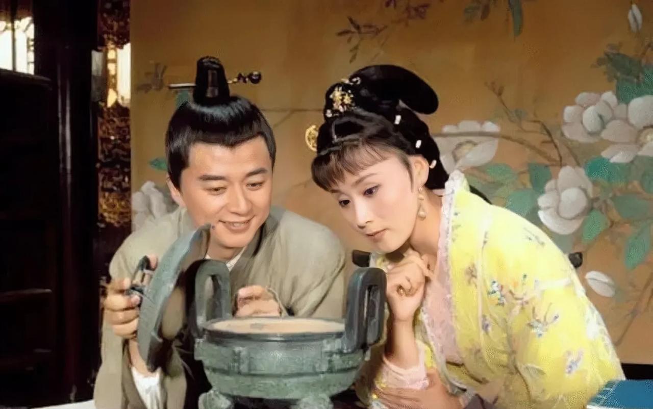 1132年，49岁守寡三年的李清照嫁给了30岁年轻英俊的张汝舟。圆房之后，张汝舟