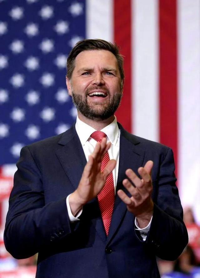 根据美国副总统万斯本人的回忆录记载，在俄亥俄州立大学就读期间，当时他为了偿还约2