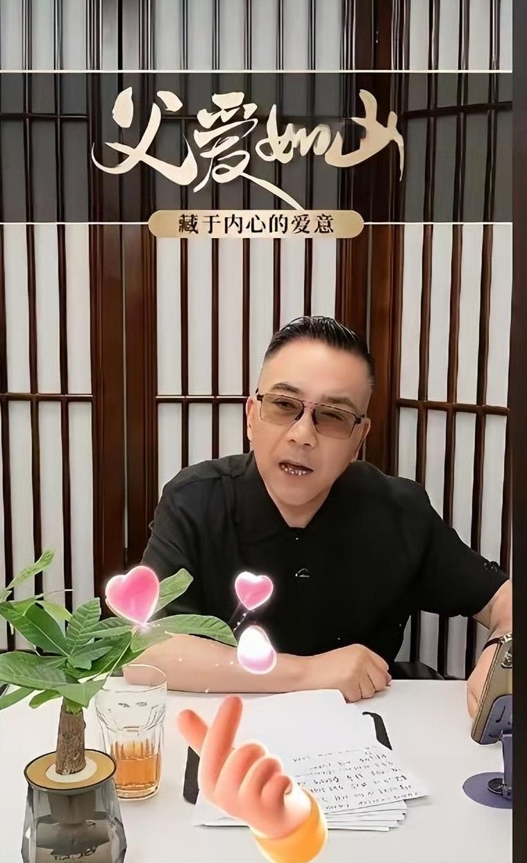 90岁老人临终前执意剪彩被骂“捞金”，儿子杨议直播间含泪揭真相！面对网友质疑，杨