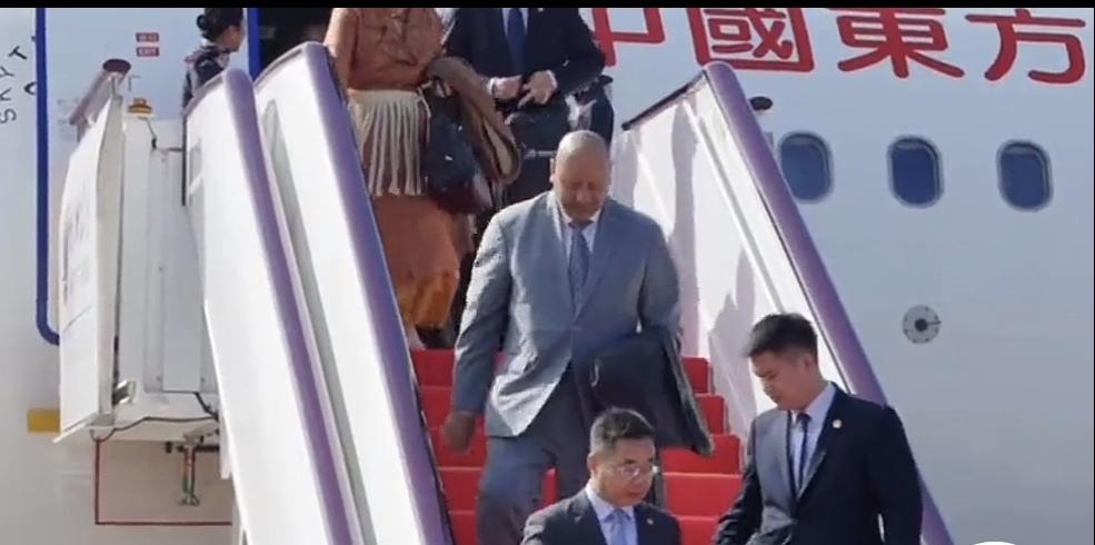 周末的福州迎来一位国王据报道，11月21日，汤加国王图普六世乘专