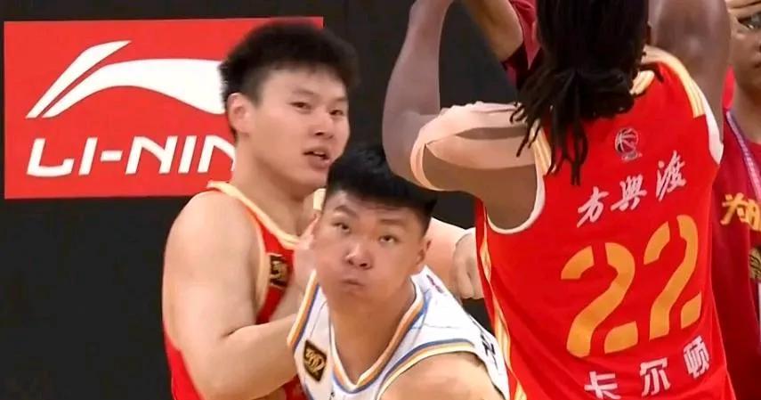 进步1：中国男篮实力得到了巨大提升！这真的是可喜可贺进步2：中国男篮总体技术水