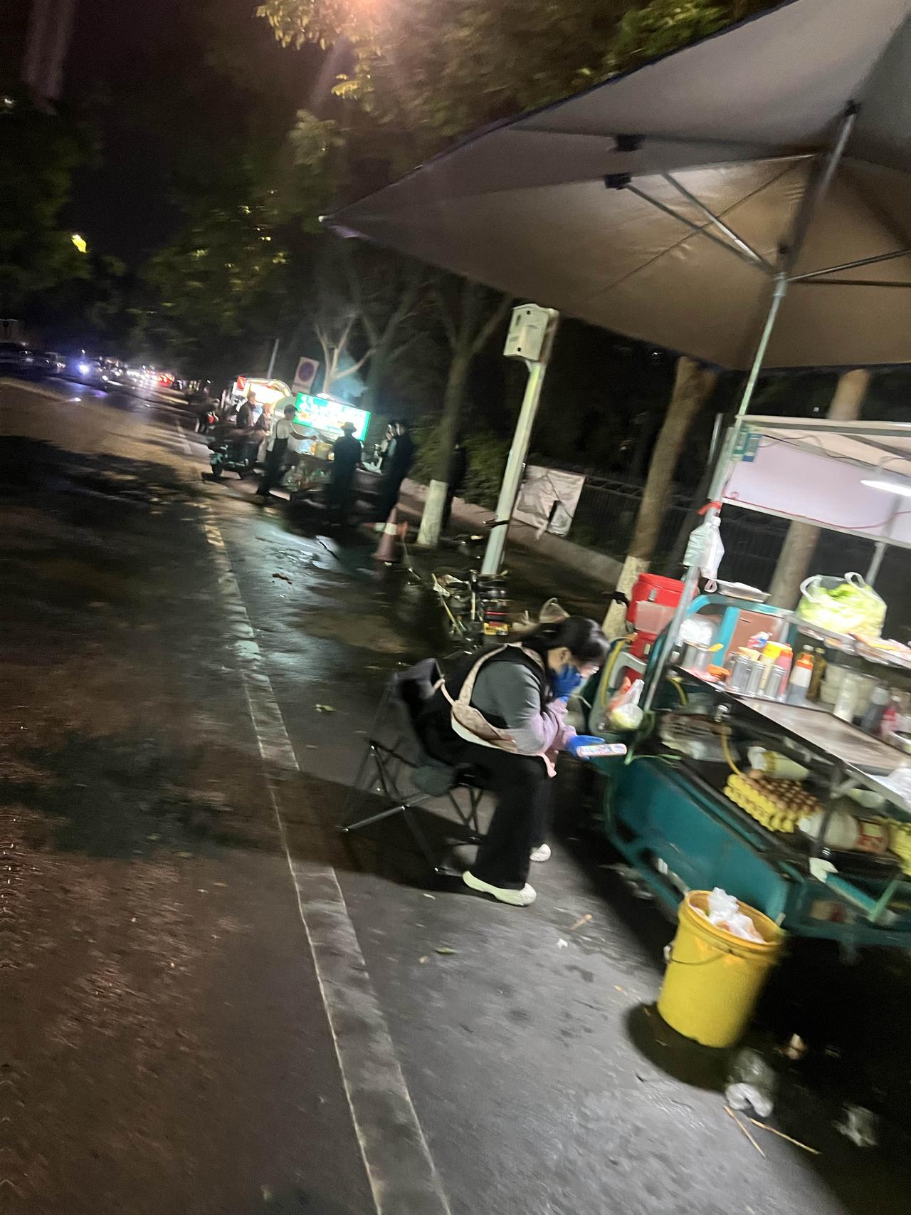 甘肃省兰州市大学城昨天晚上出门办事已经差几分钟就是夜晚11:00的时间了，发现
