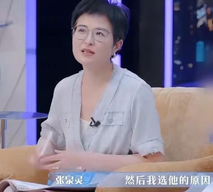 张泉灵一句话，就把撒贝宁的老底给揭了。当年在北大拍校园剧，她选撒贝宁当男主角。